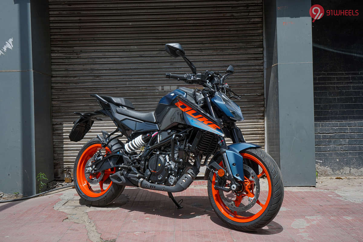 KTM 250 Duke Right Front Three Quarter