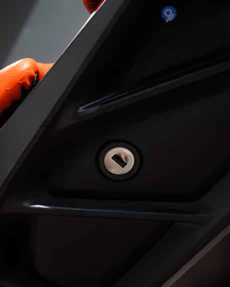 390 Duke Seat Remove/Fix Lock