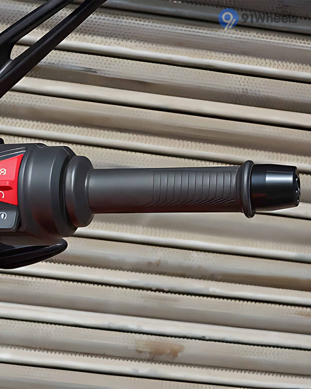 Right Side Handelbar Throttle Grip