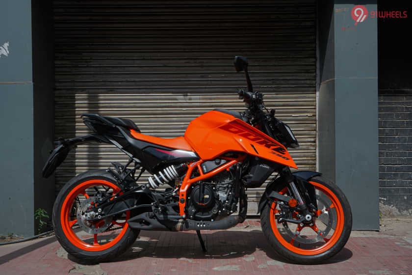 KTM 390 Duke Right Side View KTM 390 Duke Right Side View