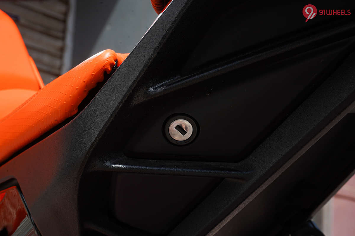 KTM 390 Duke Seat Remove/Fix Lock