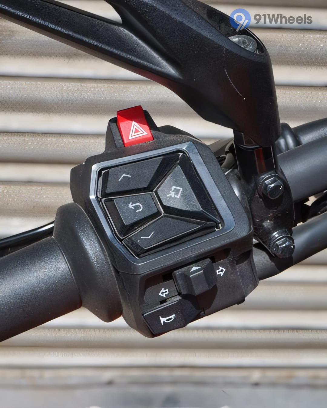 Handlebar & Console Area - 2 Handlebar & Console Area - 2