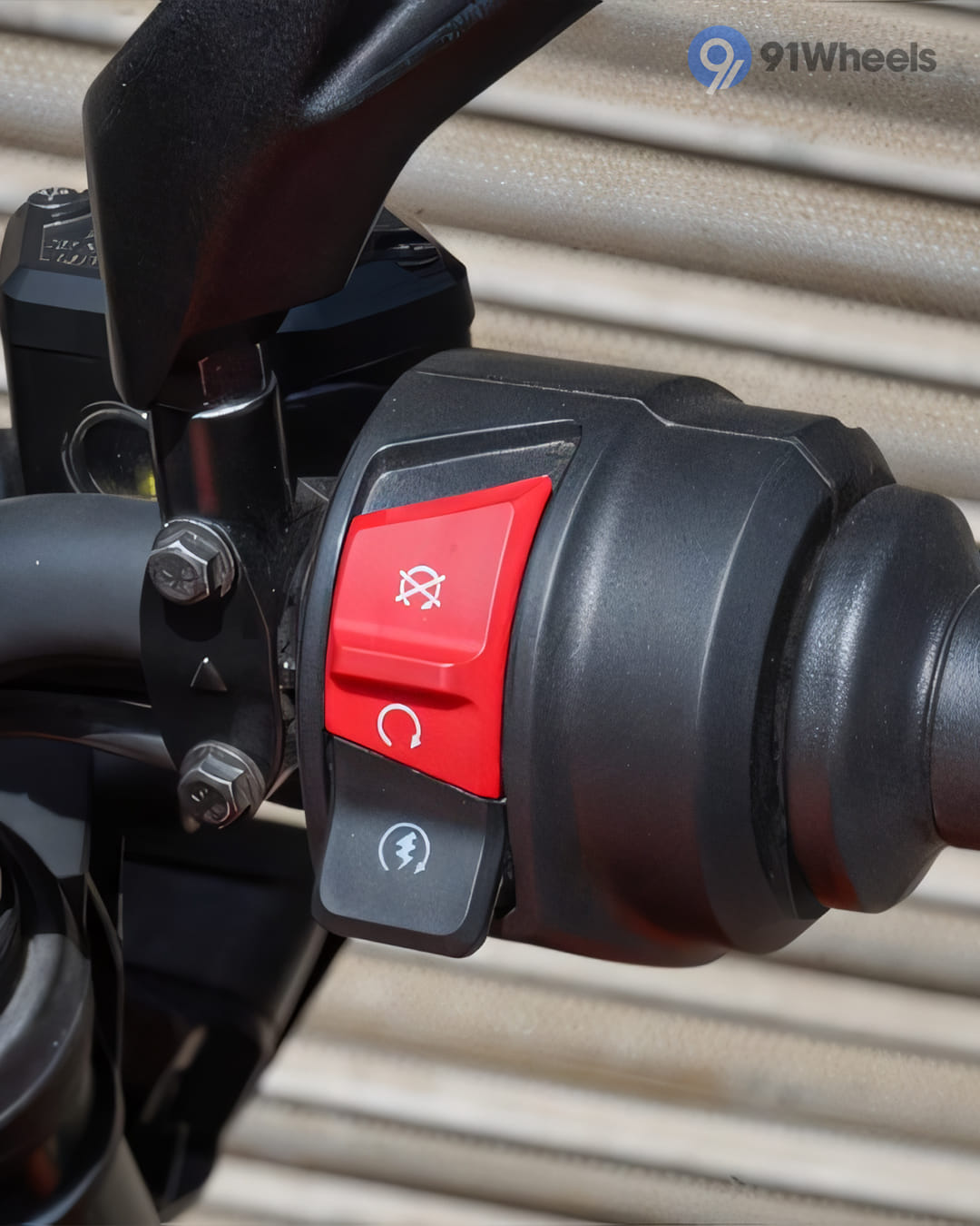 Handlebar & Console Area - 1 Handlebar & Console Area - 1