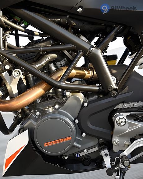 RC 200 2020-2022 Engine From Left