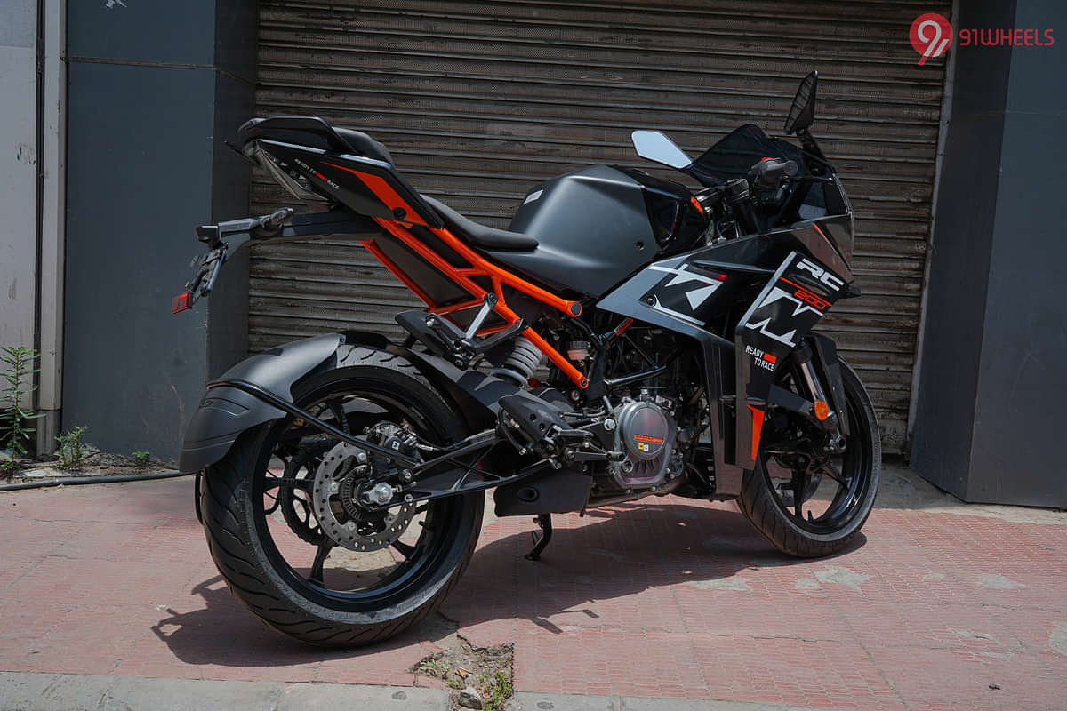 KTM RC 200 Right Rear Three Quarter