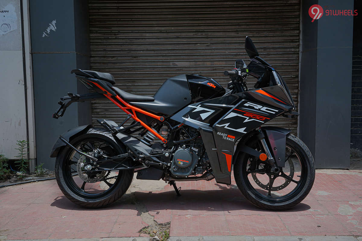 KTM RC 200 Right Side View