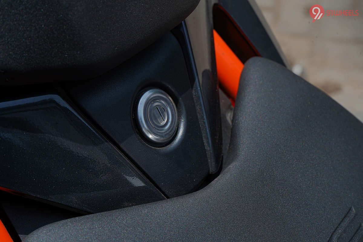 KTM RC 200 Seat Remove/Fix Lock