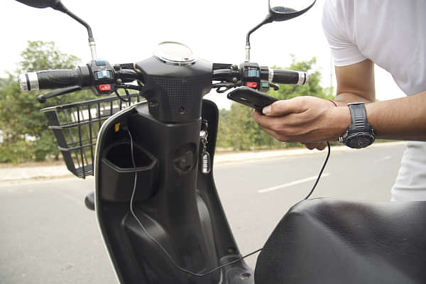 Li-ions Spock Electric Scooter USB Port