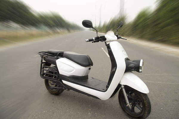 Li-ions Spock Electric Scooter Right Front Three Quarter