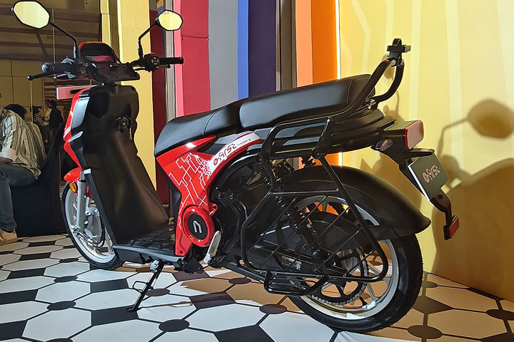 Numeros n-first Left Rear Three Quarter Numeros n-first Left Rear Three Quarter