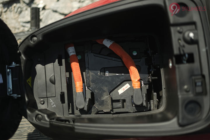 Numeros Diplos Battery Compartment