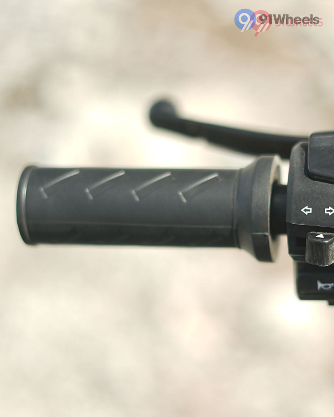 Handlebar & Console Area - 7