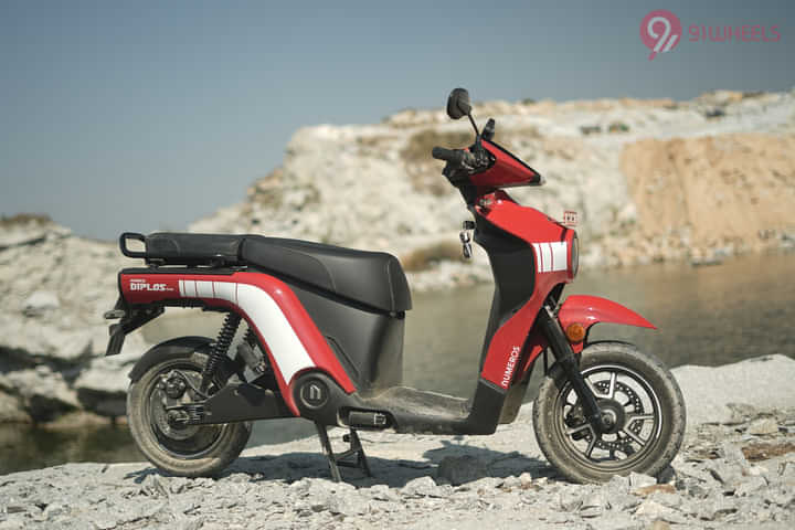 Numeros Diplos Right Side View Numeros Diplos Right Side View