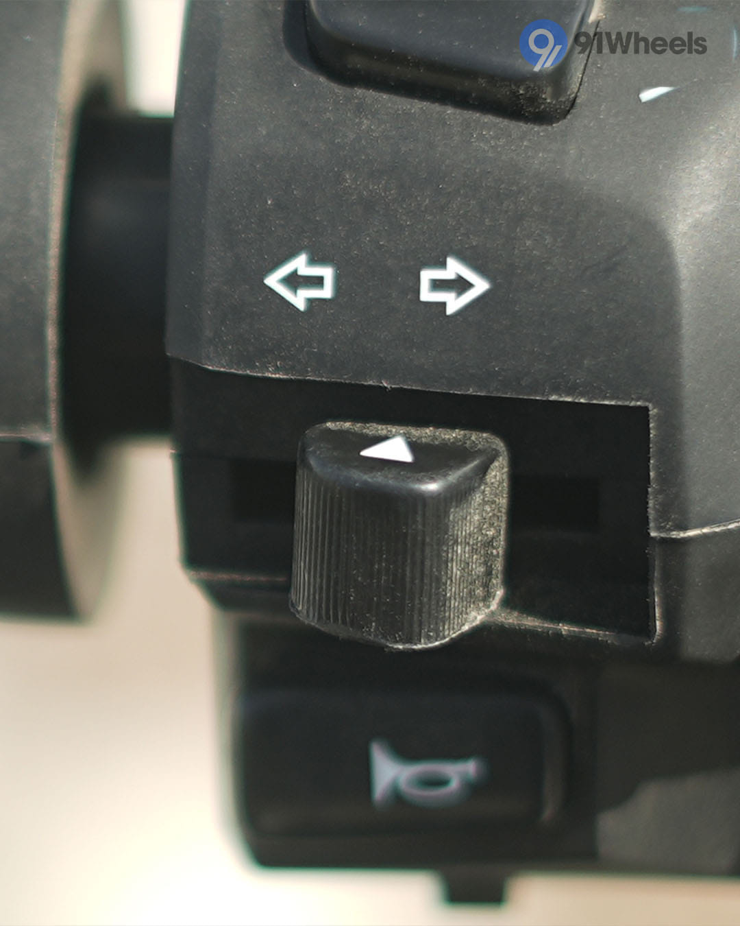 Handlebar & Console Area - 2