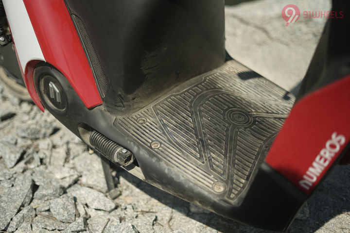 Numeros Diplos Floorboard