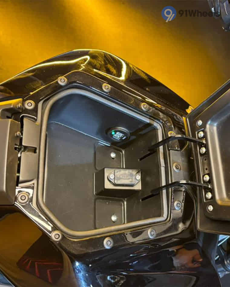 Handlebar & Console Area - 2