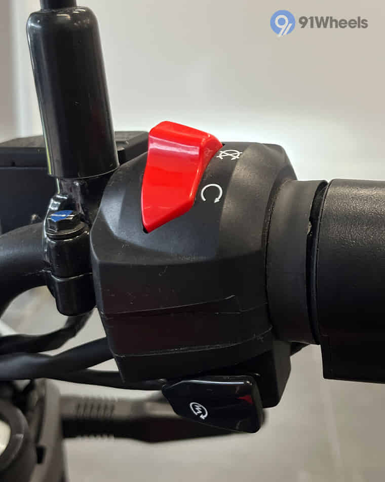 Handlebar & Console Area - 3