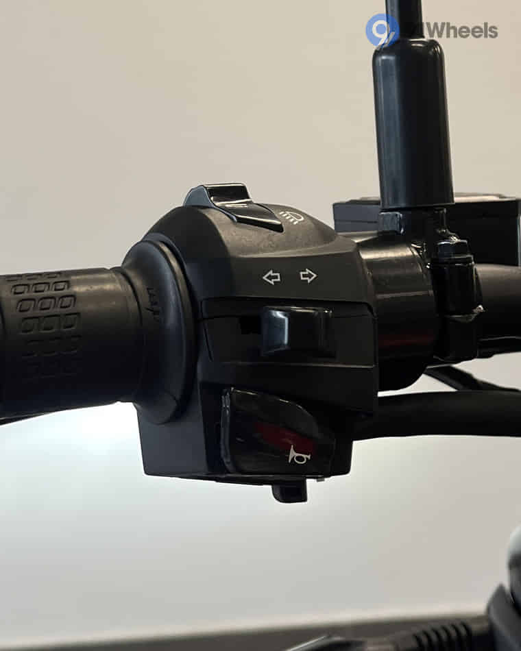 Handlebar & Console Area - 9