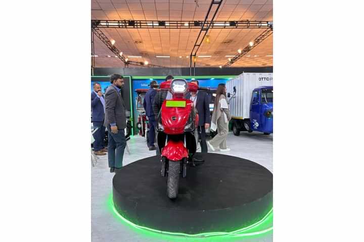 Okaya Electric Ferrato Defy 22 Front View Okaya Electric Ferrato Defy 22 Front View