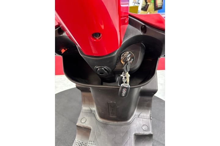Okaya Electric Ferrato Defy 22 Glove Box
