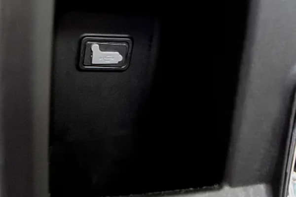 Okinawa Lite USB Port