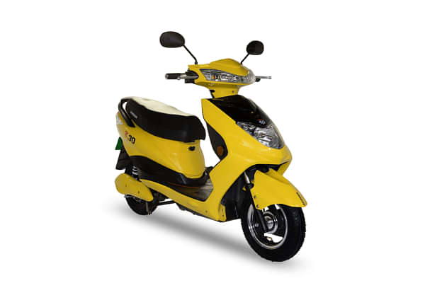 Okinawa R30 electric scooter Right Front Three Quarter