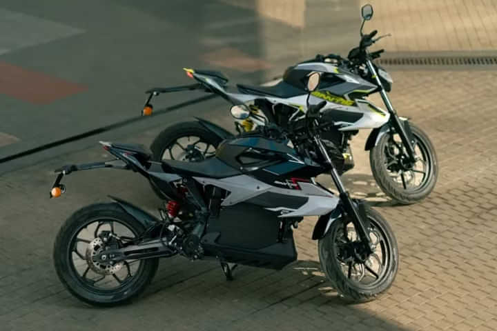 Orxa Mantis Right Side View Orxa Mantis Right Side View