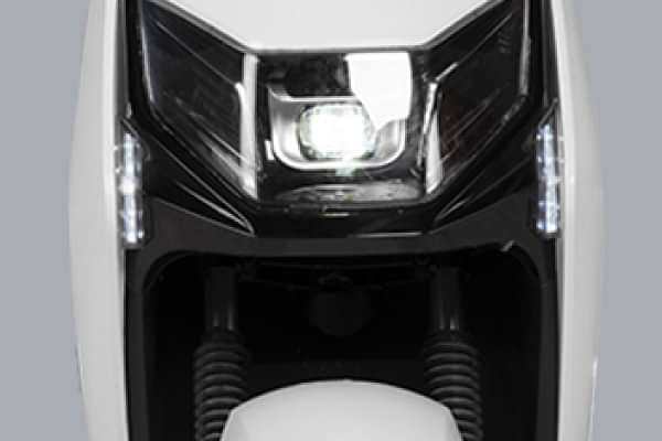 Quantum Elektron Head Light