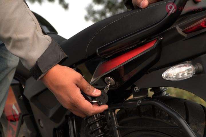 Revolt Motors RV1 Seat Remove/Fix Lock
