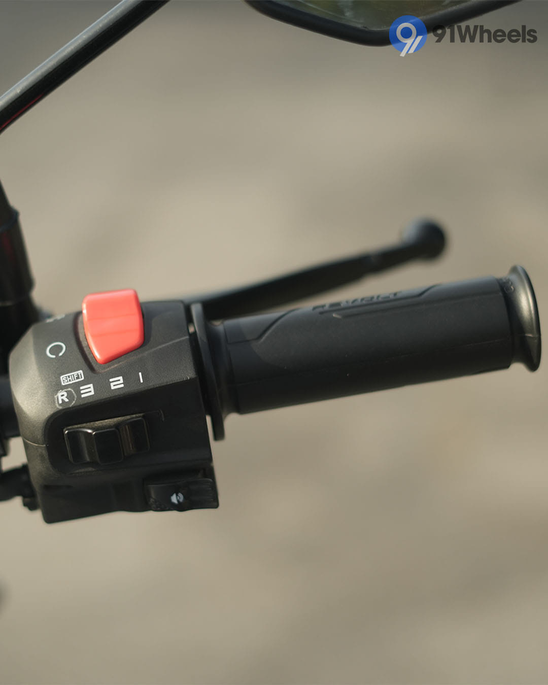 Handlebar & Console Area - 1