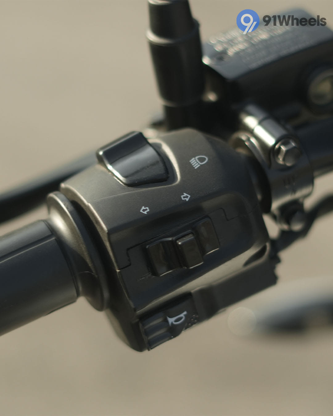 Handlebar & Console Area - 8