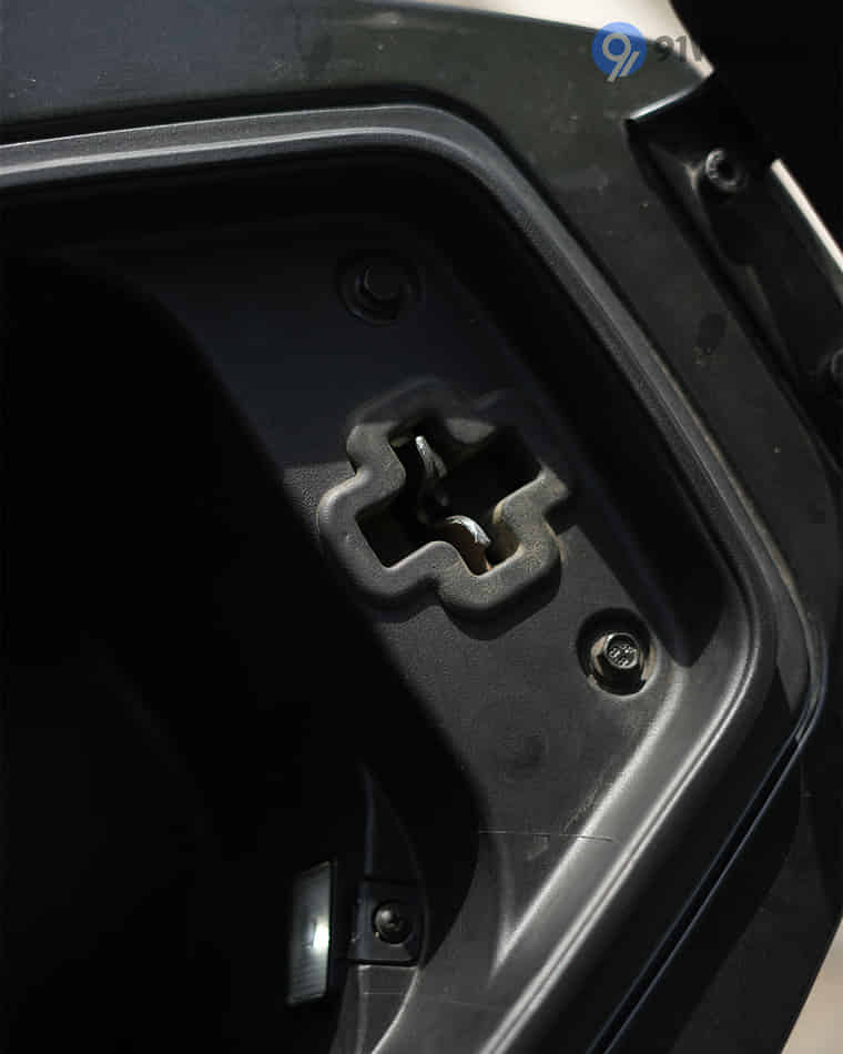 Seat & Storage - 6 Seat & Storage - 6