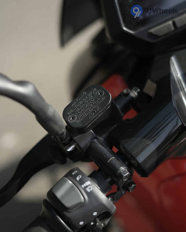 Handlebar & Console Area - 1 Handlebar & Console Area - 1