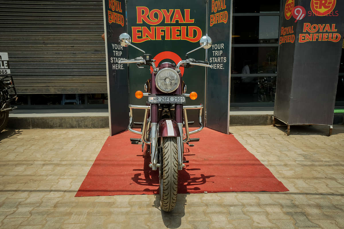 Royal Enfield Bullet 350 Front View