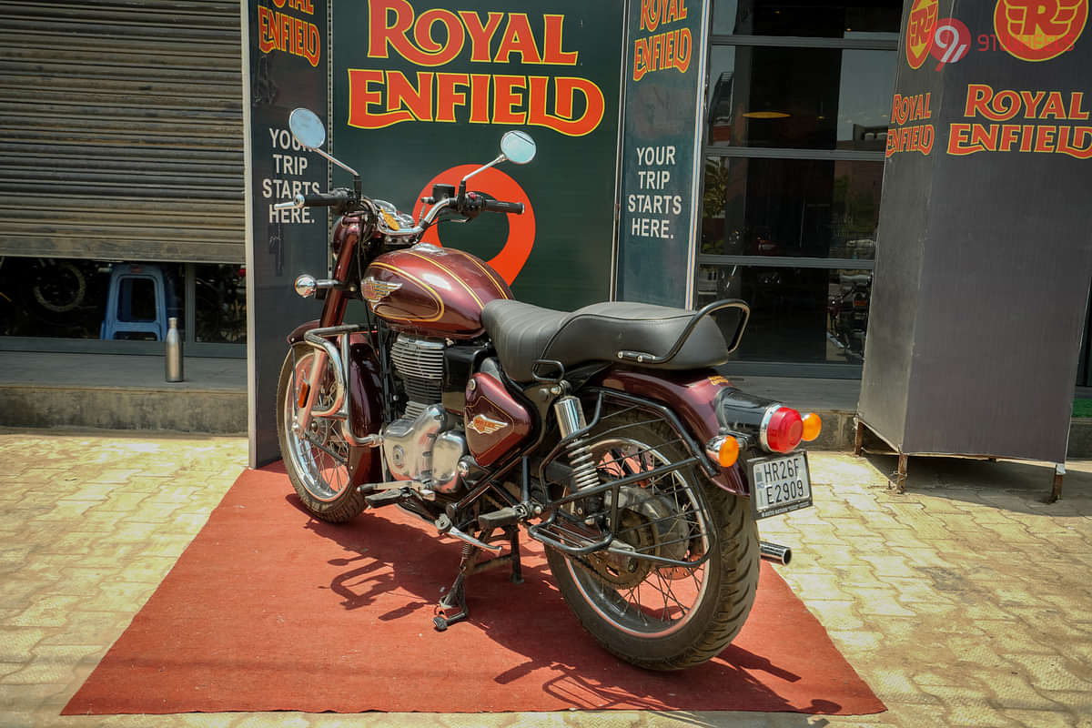 Royal Enfield Bullet 350 Left Rear Three Quarter