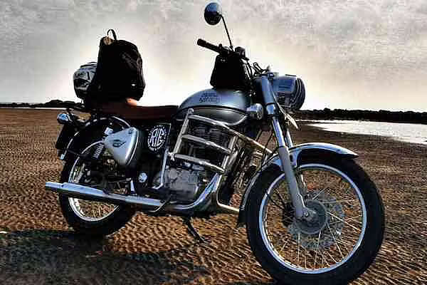 Royal Enfield Bullet 350 2019-2023 Front Side Profile