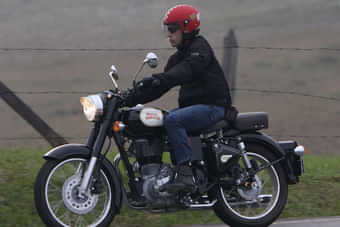 Royal Enfield Classic 350 2020-2021 Moving shot Royal Enfield Classic 350 2020-2021 Moving shot