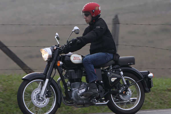 Royal Enfield Classic 350 2020-2021 Moving shot Royal Enfield Classic 350 2020-2021 Moving shot