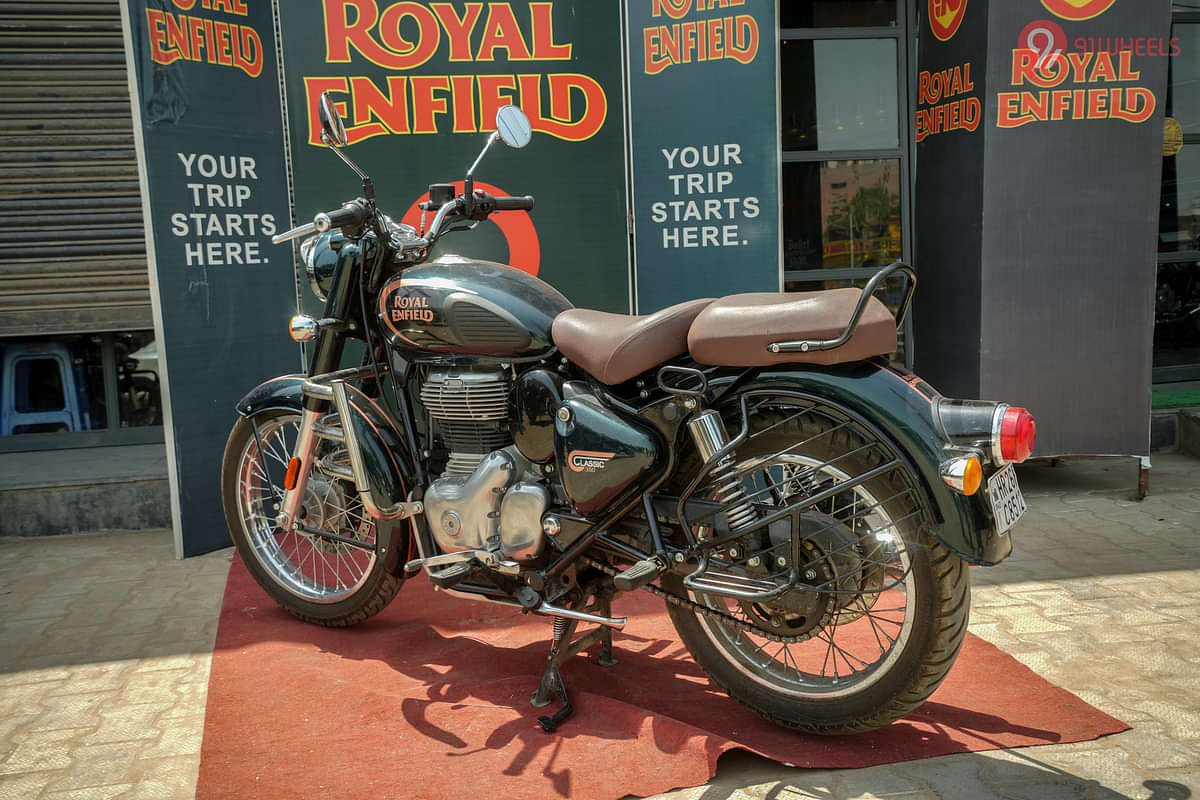 Royal Enfield Classic 350 Left Rear Three Quarter