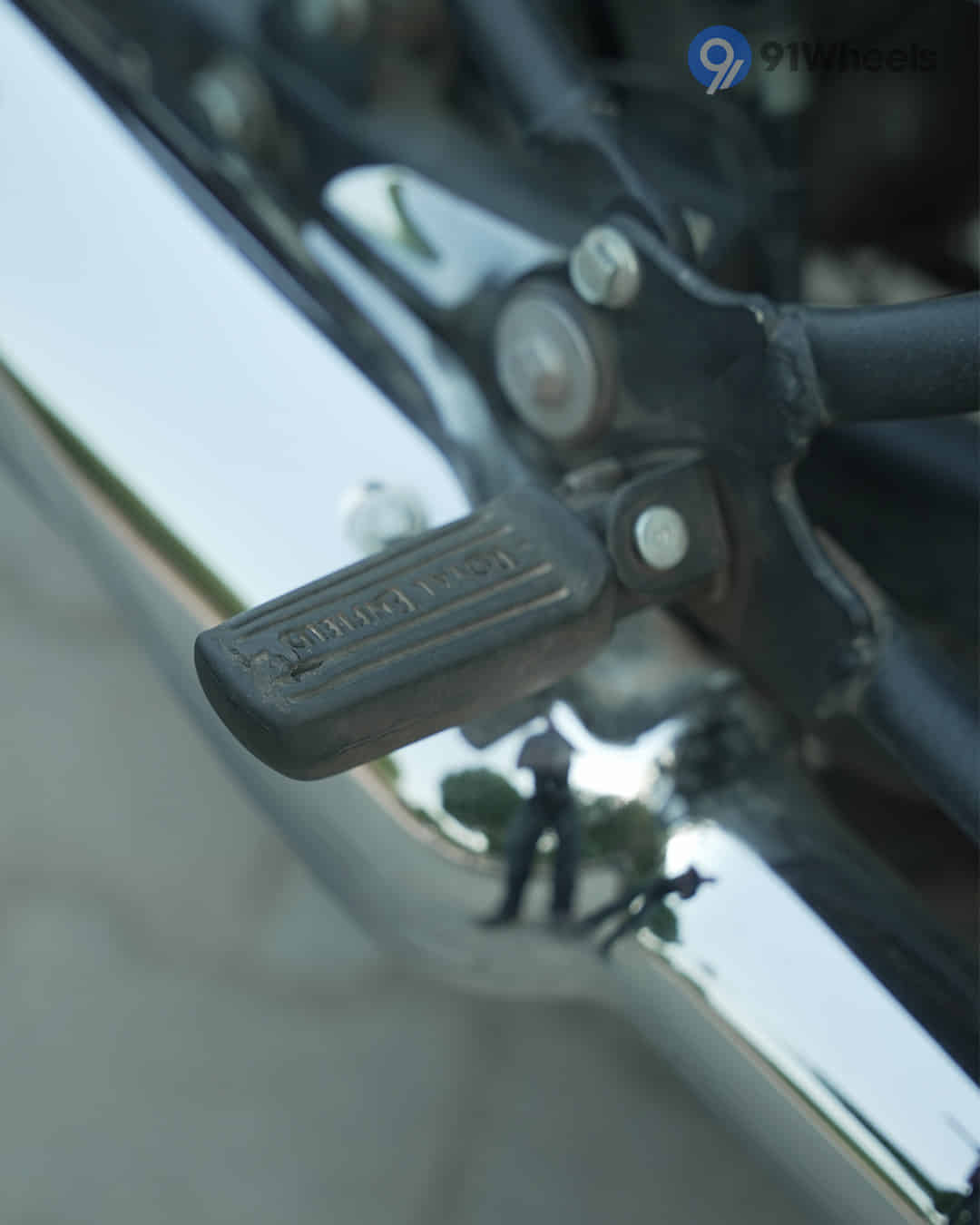 Pillion Right Footpeg