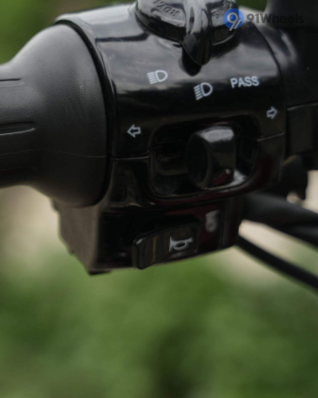 Handlebar & Console Area - 1