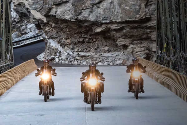 Royal Enfield Himalayan Moving shot Royal Enfield Himalayan Moving shot