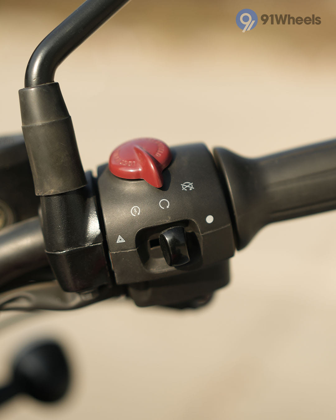 Handlebar & Console Area - 2