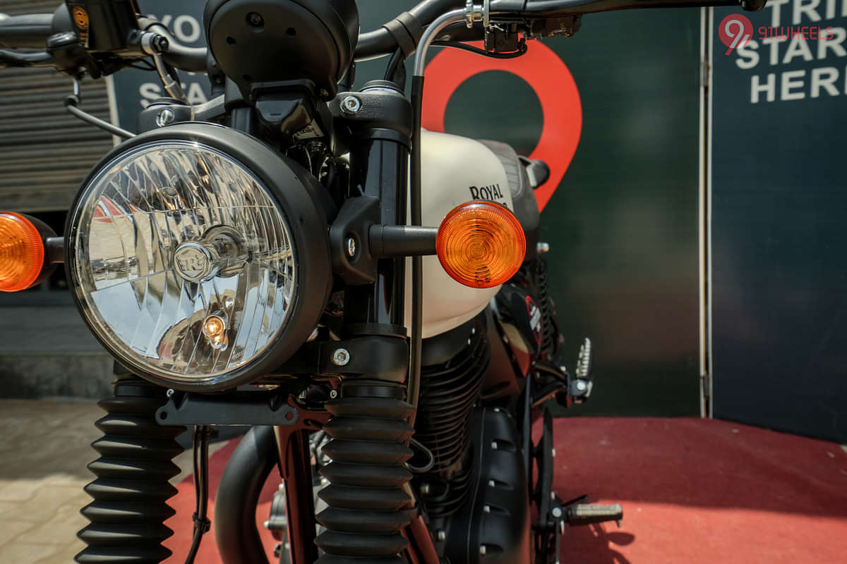 Royal Enfield Hunter 350 Front Turn Indicators