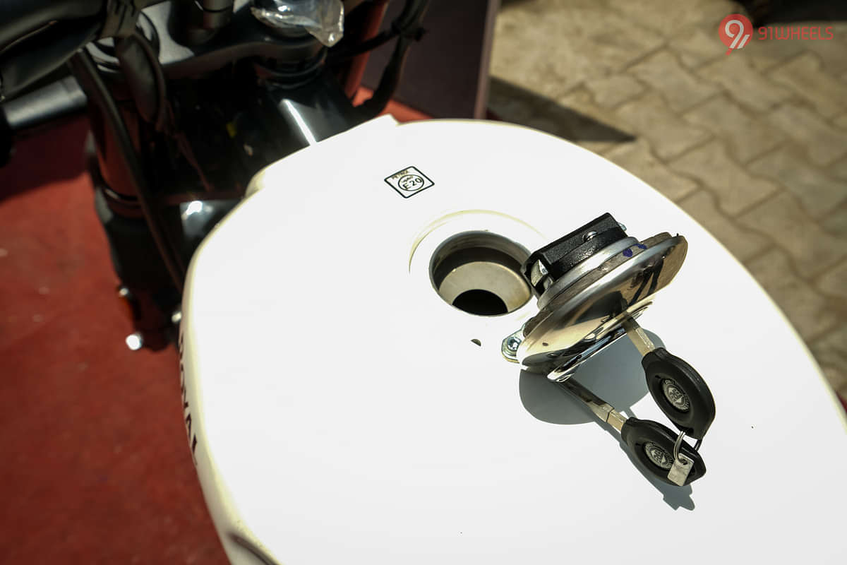 Royal Enfield Hunter 350 Open Fuel Lid