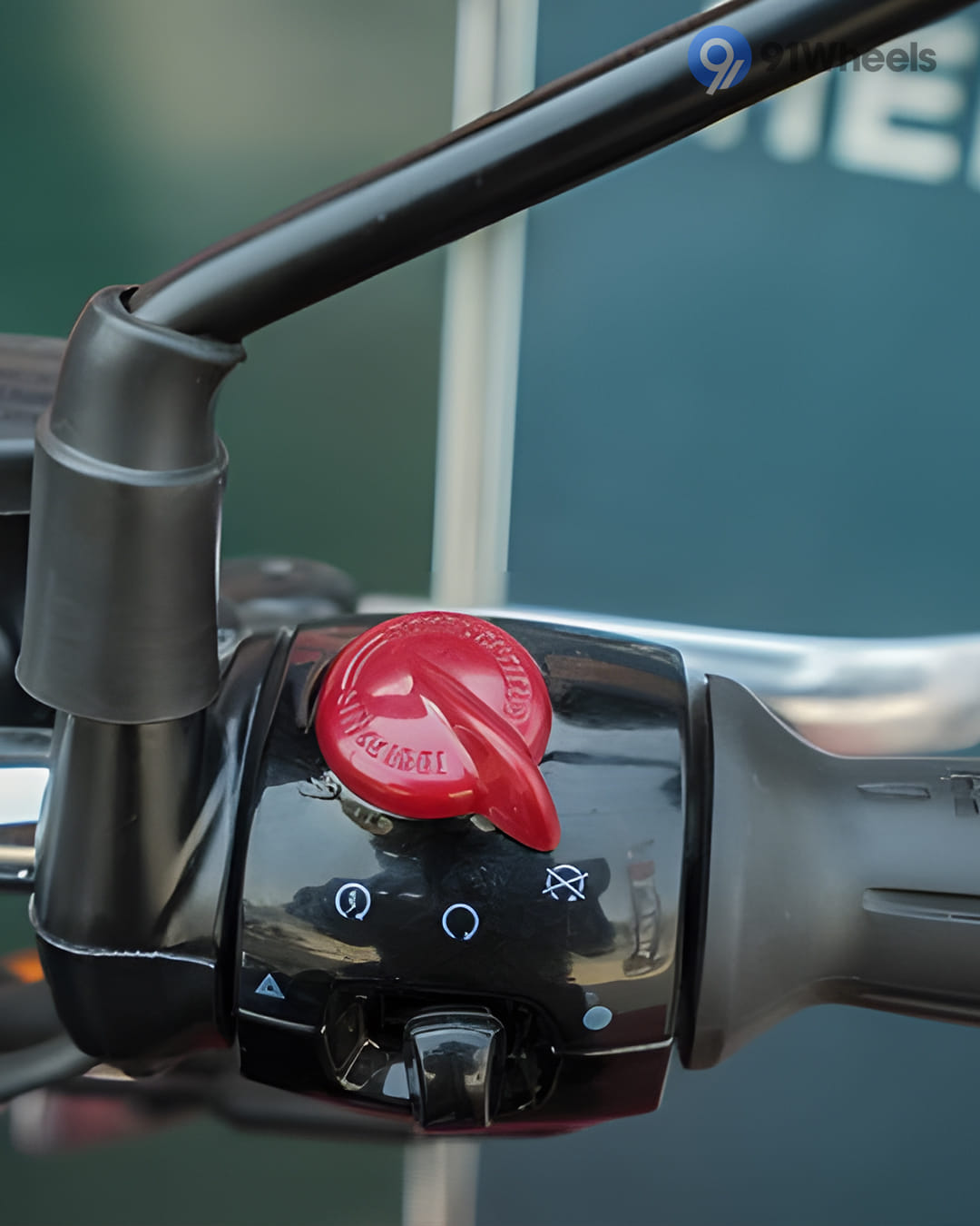 Handlebar & Console Area - 3 Handlebar & Console Area - 3