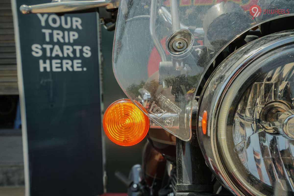 Royal Enfield Meteor 350 Front Turn Indicators