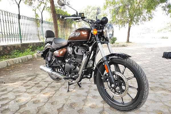 Royal Enfield Meteor 350 Front Side Profile