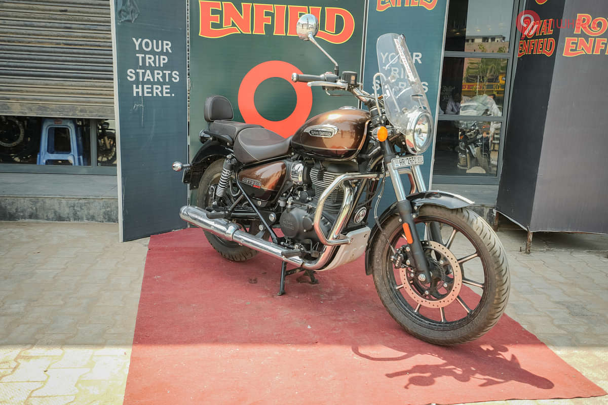 Royal Enfield Meteor 350 Right Front Three Quarter