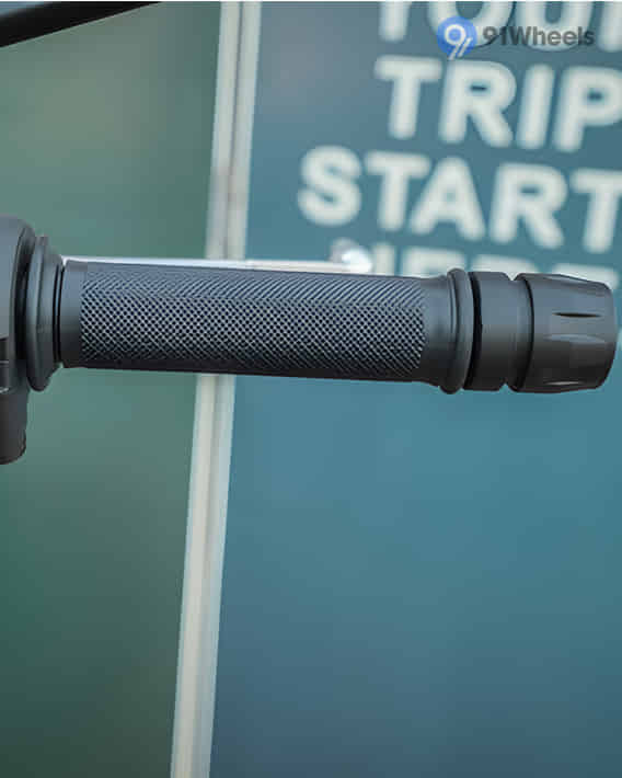 Scram 411 Right Side Handelbar Throttle Grip Scram 411 Right Side Handelbar Throttle Grip